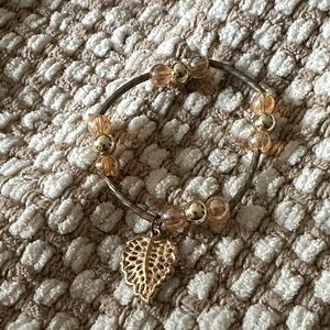 Chic Gold Leaf Charm Bracelet
